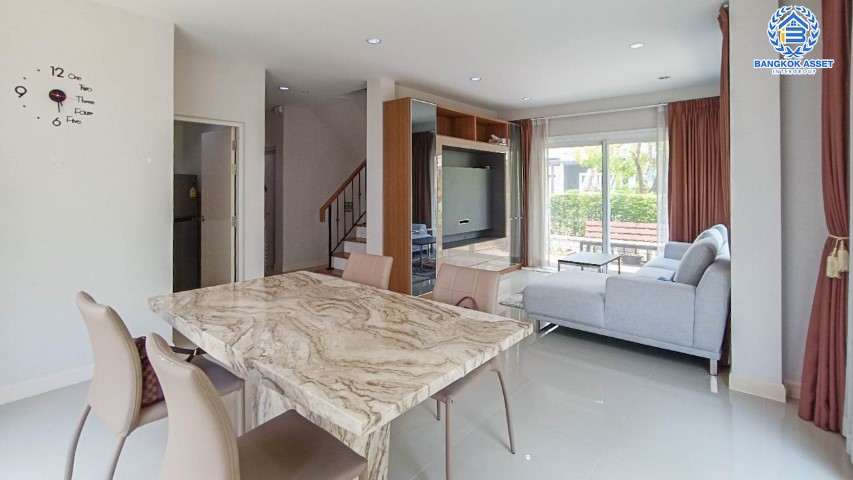 *****บ้านเดี่ยวมือสองย่านนนทบุรี ม.เดอะซิตี้ บางใหญ่ เนื้อที่กว้างขวางถึง 52.7 ตร.ว. ฟังก์ชันจัดเต็ม 4 ห้องนอน 3 ห้องน้ำ 2 ที่จอดรถ ตกแต่งเฟอร์นิเจอร์พร้อมอยู่ แถมฟรี! 4 เครื่องปรับอากาศ, 2 เครื่องทำน้ำอุ่น บนทำเลเยี่ยม ใกล้เซ็นทรัลเวสต์เกต และรถไฟฟ้าสายสีม่วง "สถานีคลองบางไผ่"